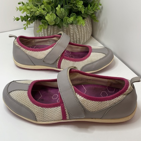 EUC Vionic Ailie White Mary Jane Athletic shoes size9 pink gray white - Picture 8 of 13